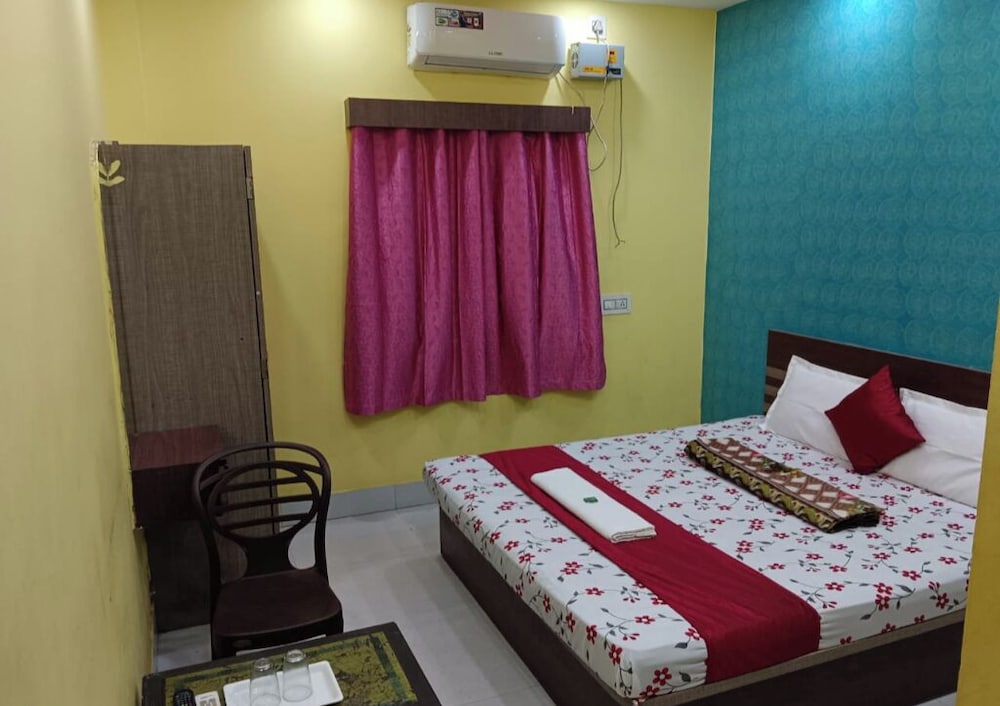 dhamstay hotel savashi near temple puri
