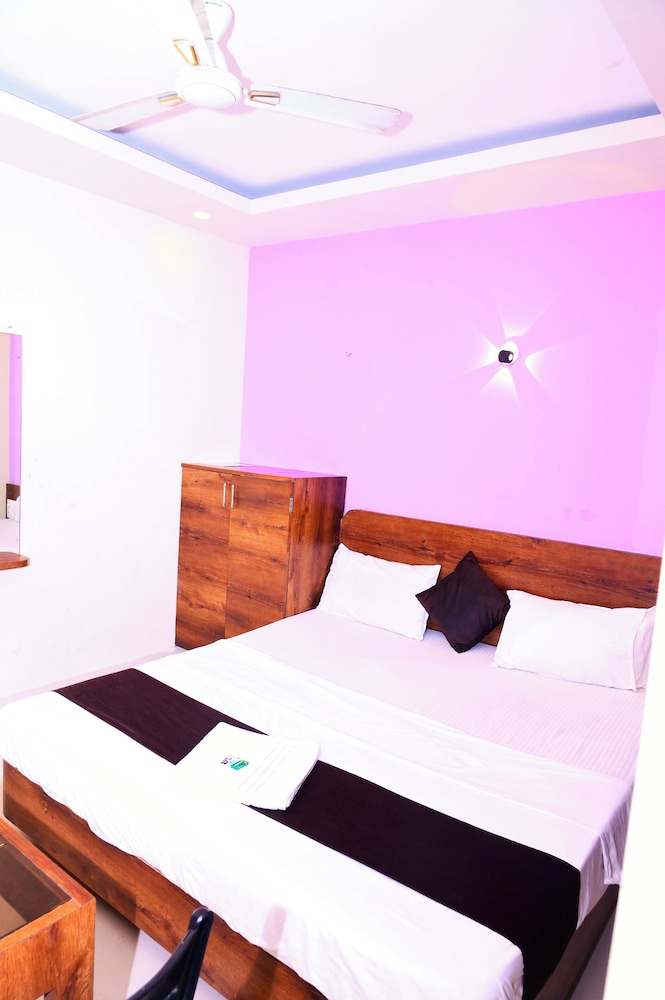 dhamstay hotel blue sagar nearbeach puri