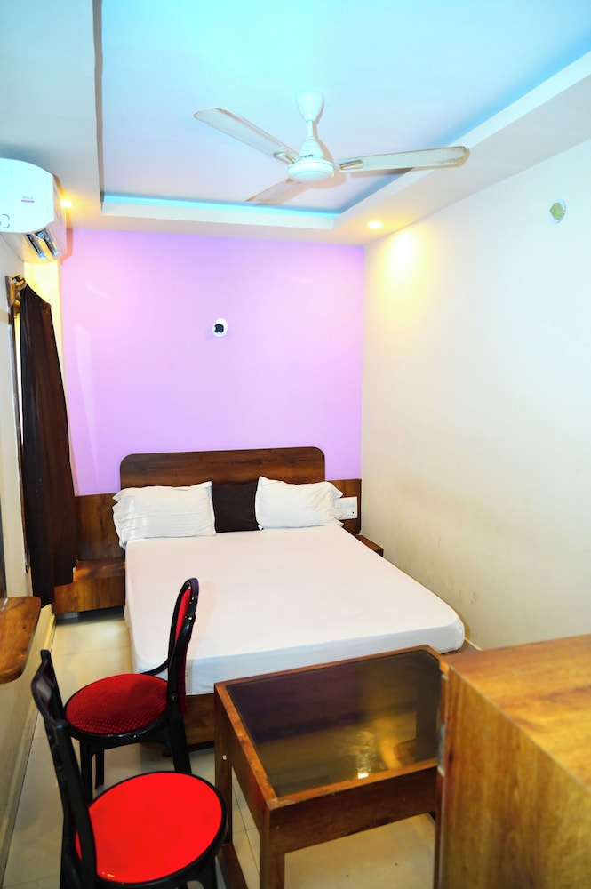 dhamstay hotel blue sagar nearbeach puri