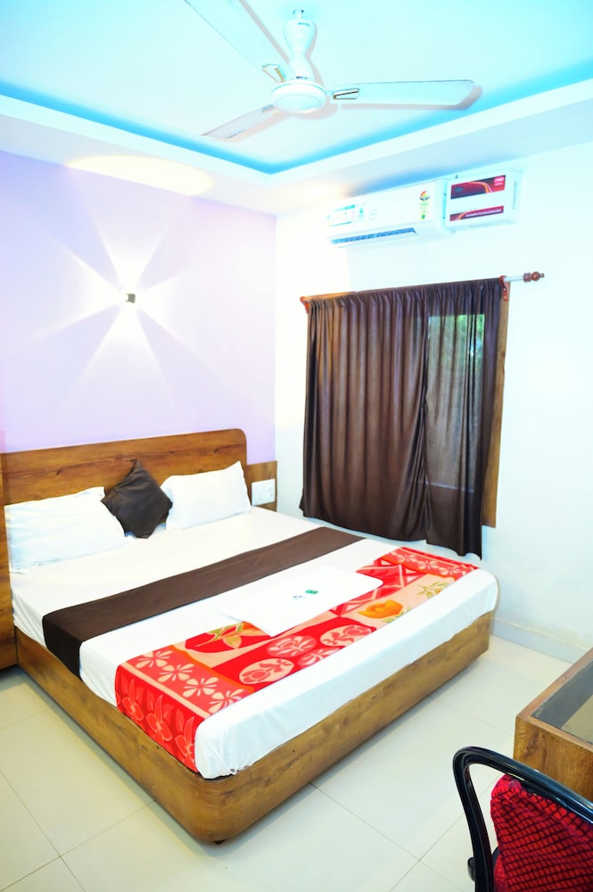 dhamstay hotel blue sagar nearbeach puri