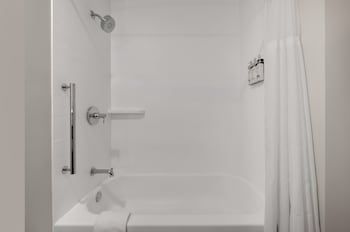 Holiday Inn Express And Suites Muncie Northwest By Ihg,,3 star