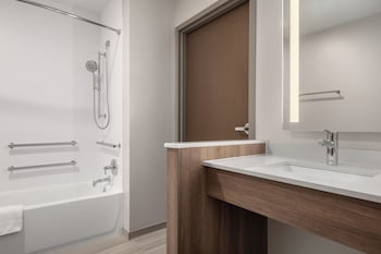 Holiday Inn Express And Suites Muncie Northwest By Ihg,,3 star