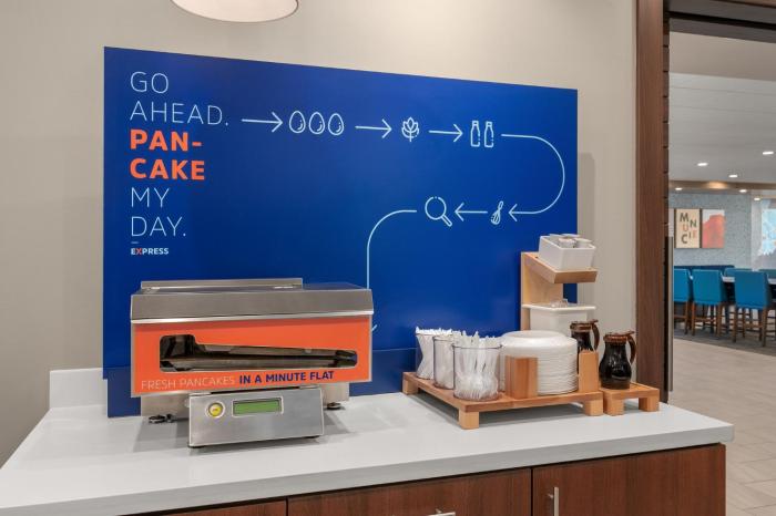 holiday inn express and suites muncie northwest by ihg