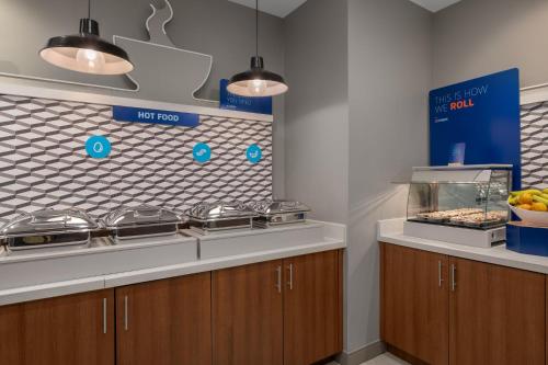 holiday inn express and suites muncie northwest by ihg
