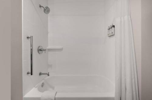 holiday inn express and suites muncie northwest by ihg