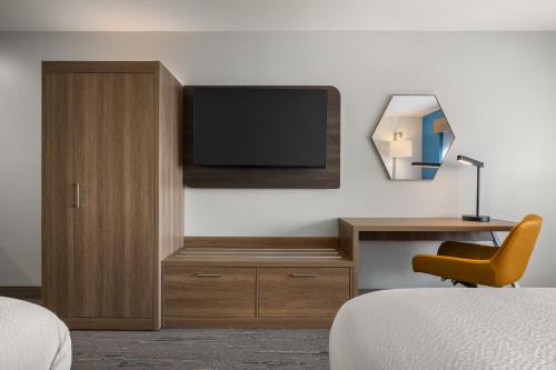 holiday inn express and suites muncie northwest by ihg
