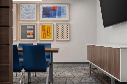 holiday inn express and suites muncie northwest by ihg