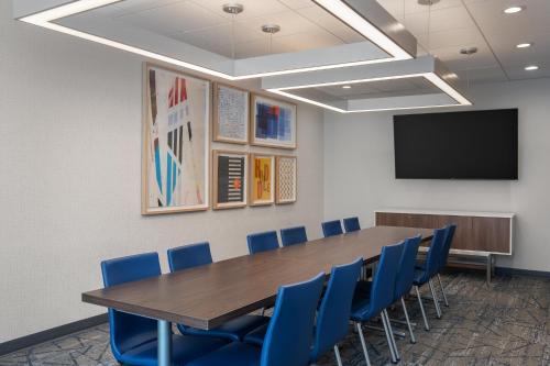 holiday inn express and suites muncie northwest by ihg
