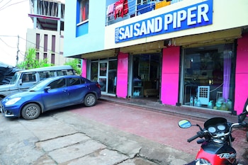 dhamstay hotel sai sandpiper near beach