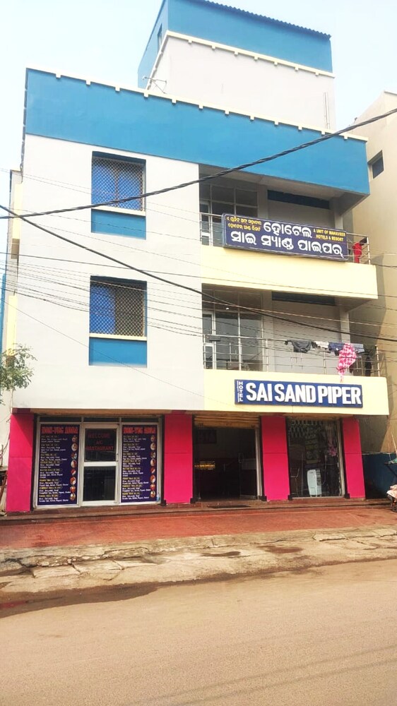 dhamstay hotel sai sandpiper near beach
