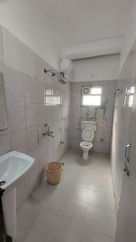 dhamstay hotel sai sandpiper near beach