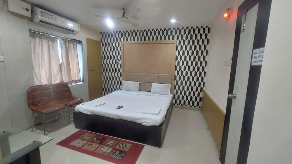 dhamstay hotel sai sandpiper near beach