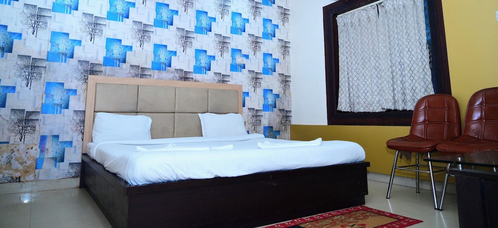 dhamstay hotel sai sandpiper near beach