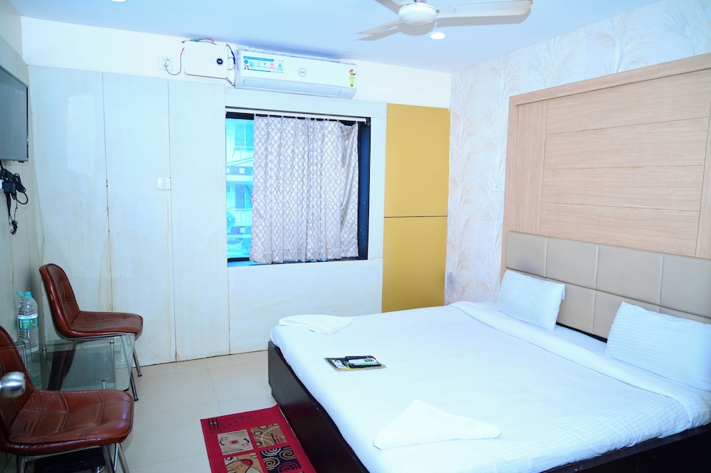 dhamstay hotel sai sandpiper near beach