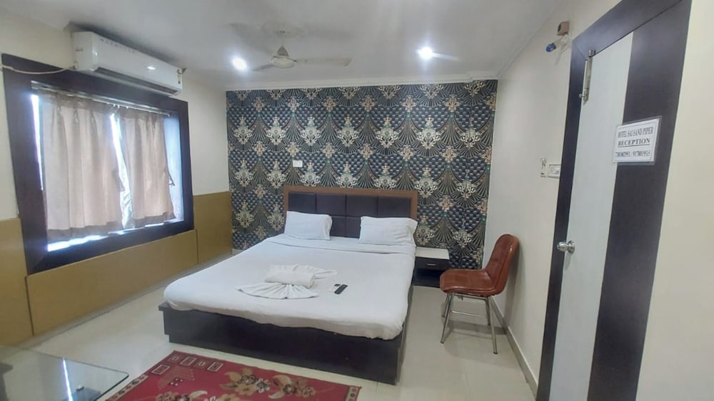 dhamstay hotel sai sandpiper near beach