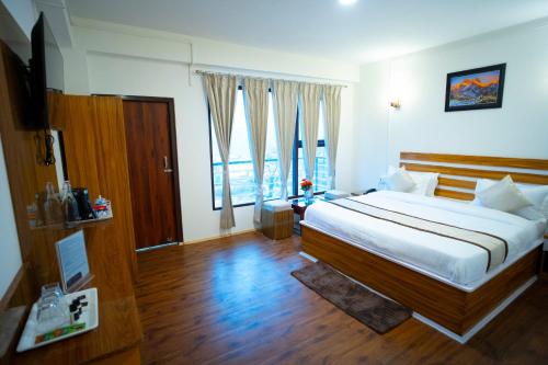 Verdant The Lush Gateway,,3 star