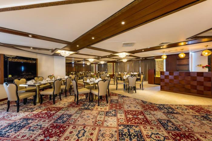 grand palace hotel and resorts dhaka