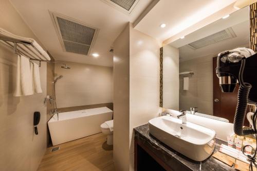 grand palace hotel and resorts dhaka