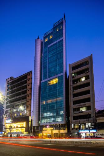 grand palace hotel and resorts dhaka