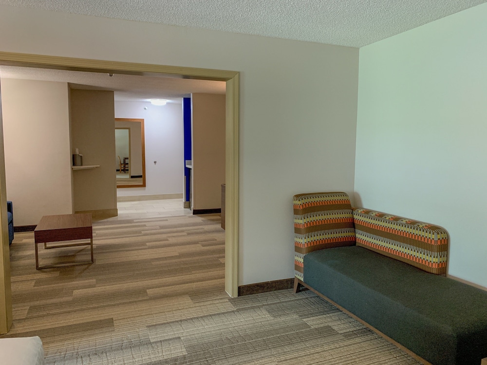 holiday inn express and suites lexington dtwn area keenland by ihg