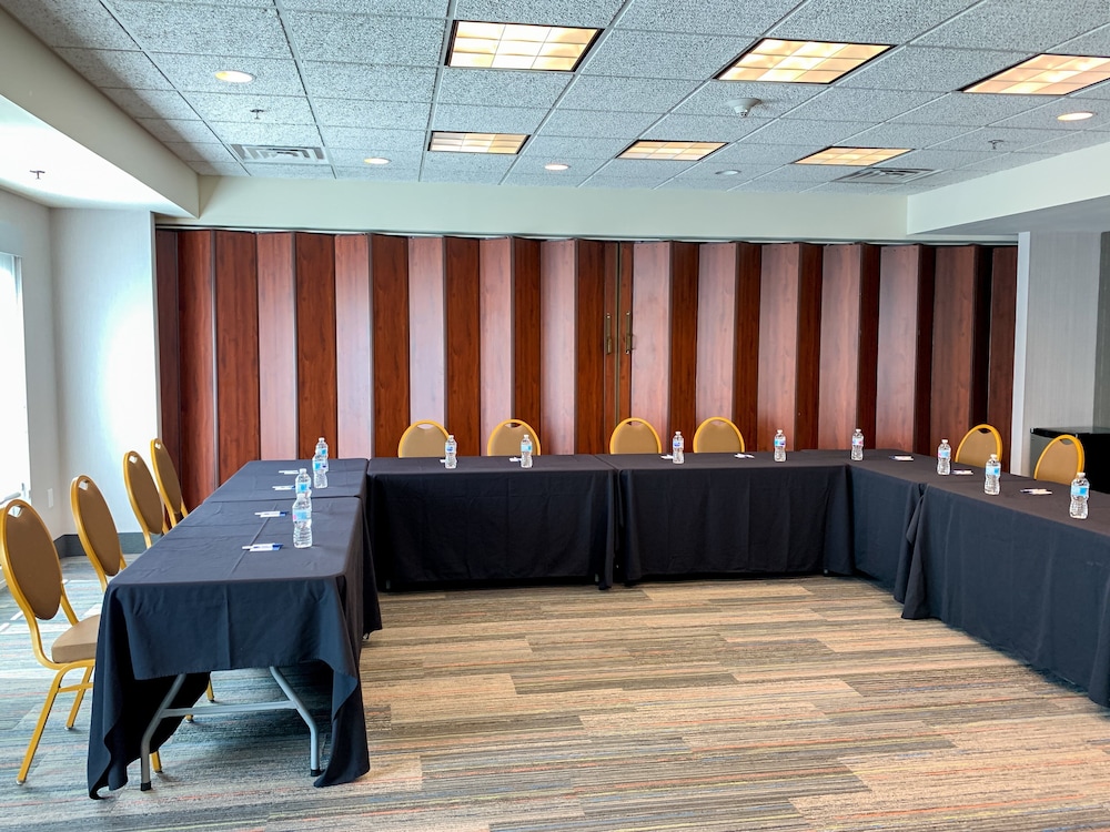 holiday inn express and suites lexington dtwn area keenland by ihg
