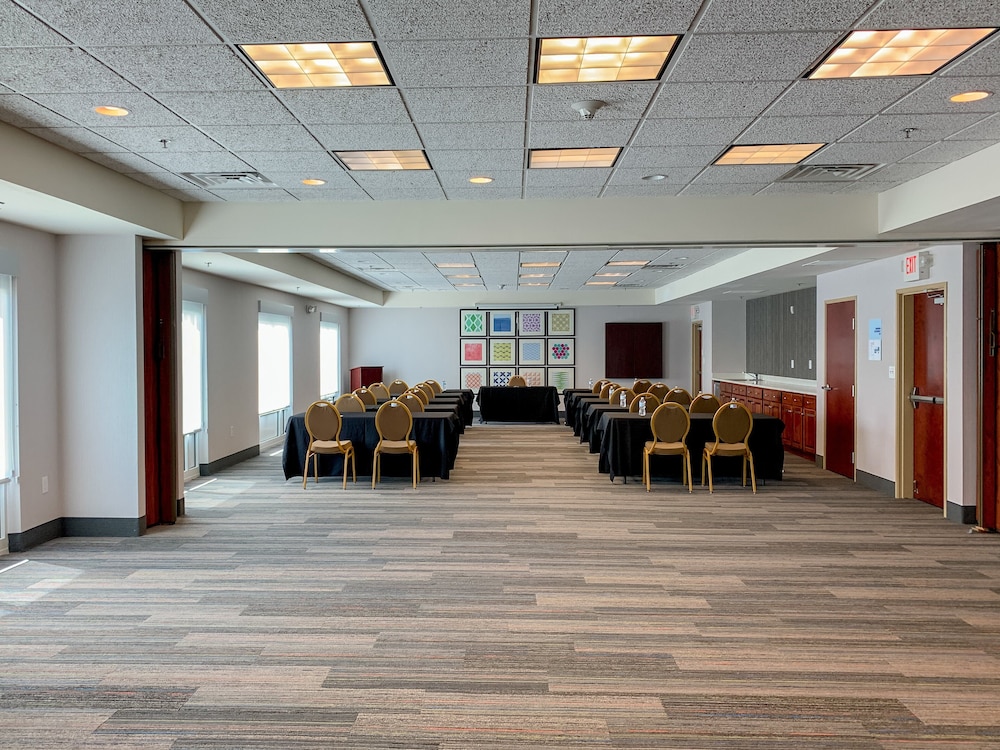 holiday inn express and suites lexington dtwn area keenland by ihg