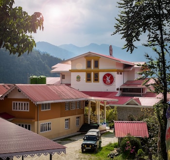 yashshree pelling chekhim retreat