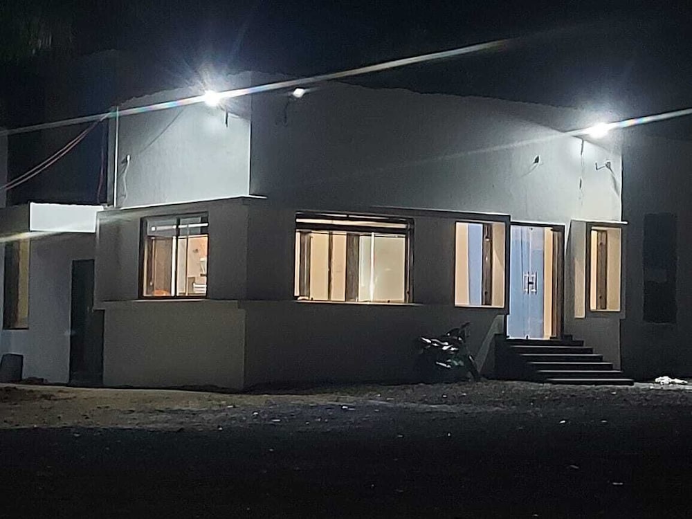 hotel shree ashtavinayak grand