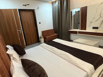 hotel shree ashtavinayak grand