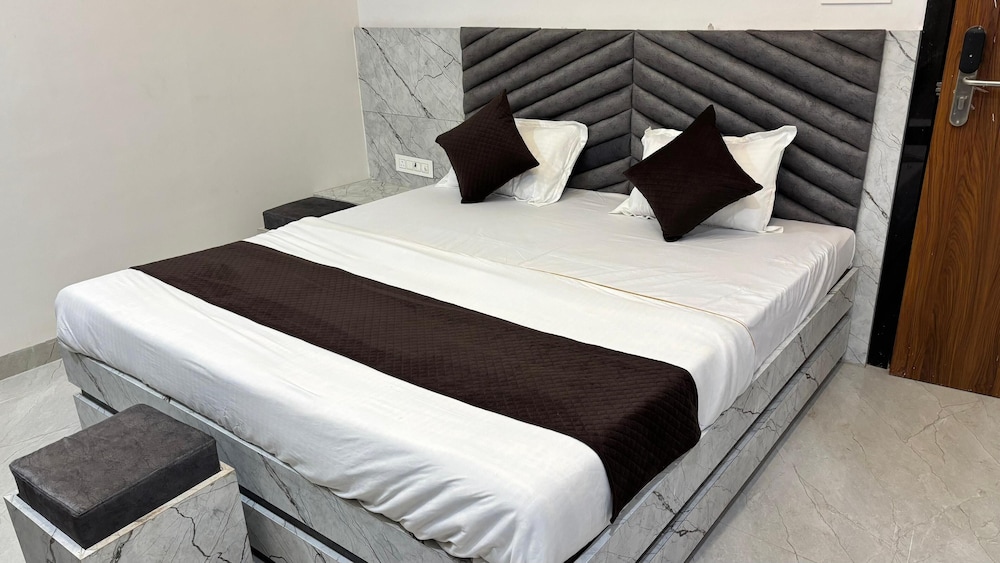 hotel shree ashtavinayak grand