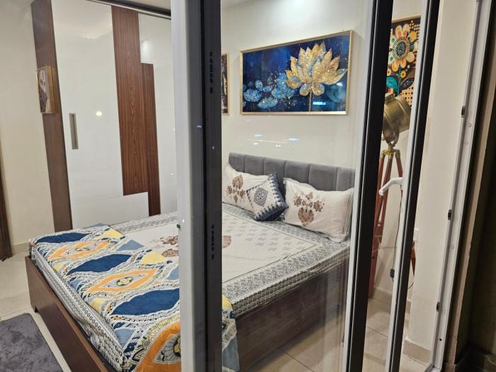 ultra luxury 1bhk 1121 flat by bliss stay