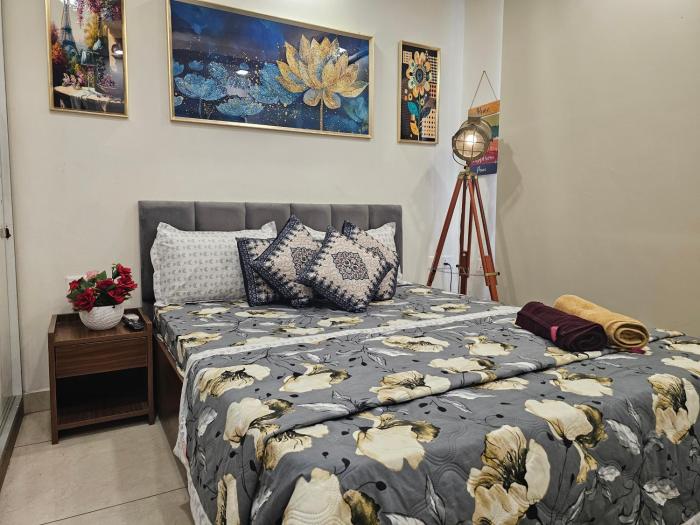 ultra luxury 1bhk 1121 flat by bliss stay