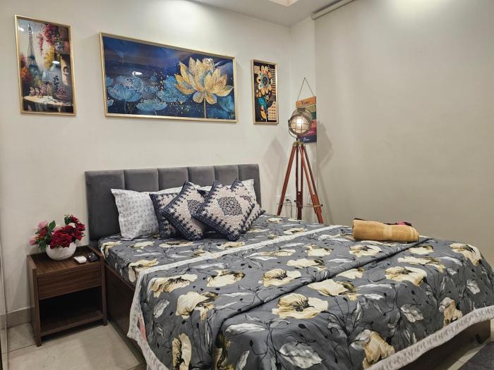 ultra luxury 1bhk 1121 flat by bliss stay