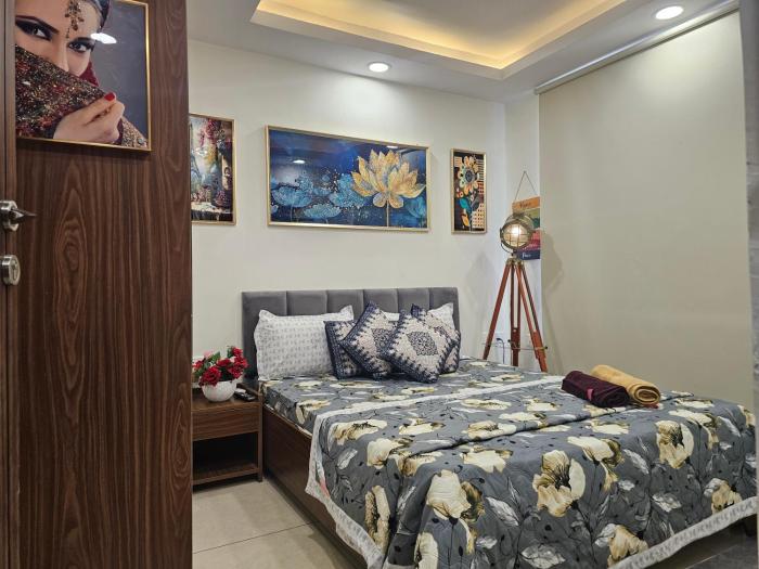 ultra luxury 1bhk 1121 flat by bliss stay