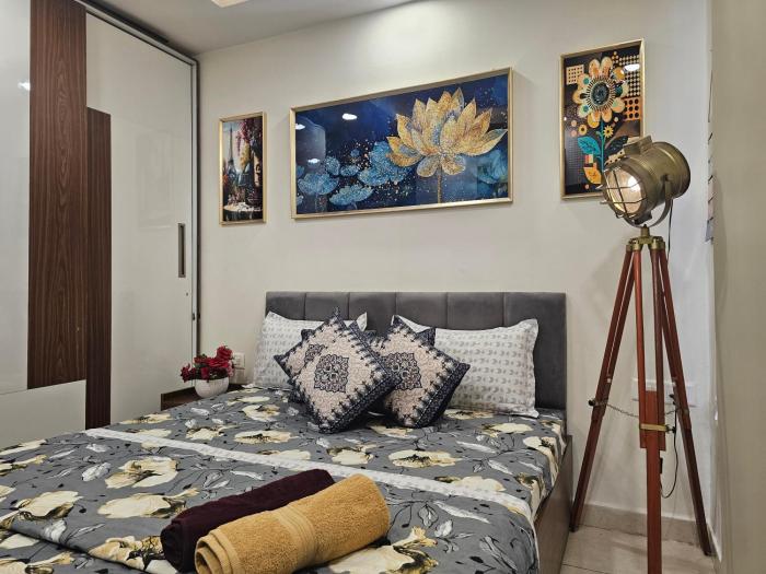 ultra luxury 1bhk 1121 flat by bliss stay