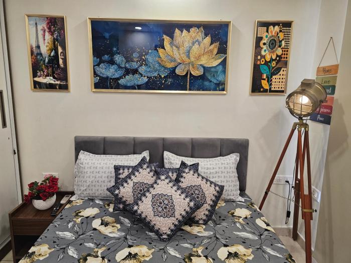 ultra luxury 1bhk 1121 flat by bliss stay