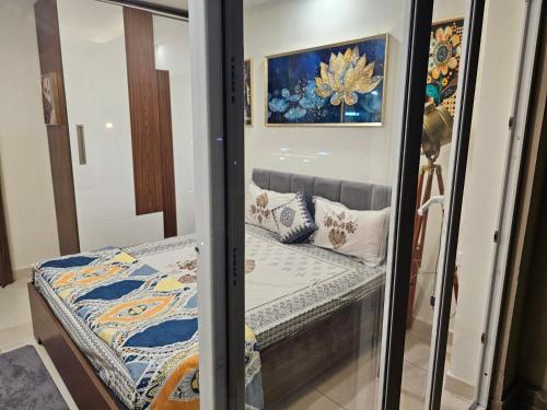 ultra luxury 1bhk 1121 flat by bliss stay