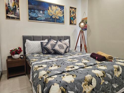 ultra luxury 1bhk 1121 flat by bliss stay