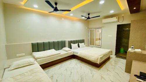 Maa Narmada Hotel & Family Restaurant,,3 star