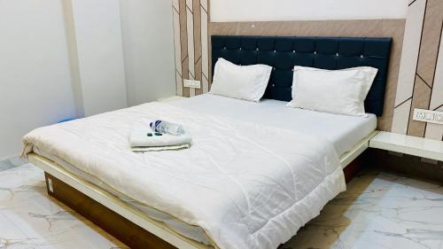 Maa Narmada Hotel & Family Restaurant,,3 star