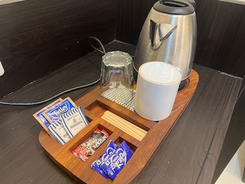 hotel sky suites sahar cargo