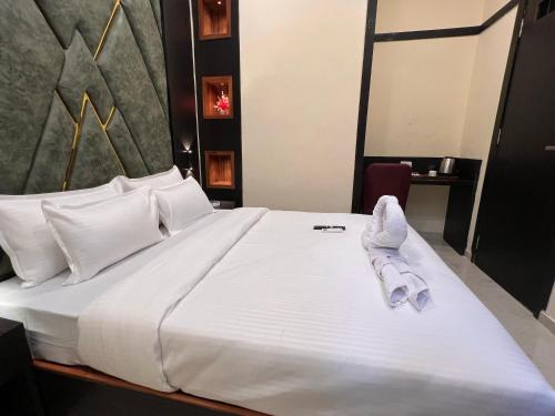 hotel sky suites sahar cargo