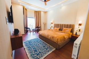 chinar wood cottage