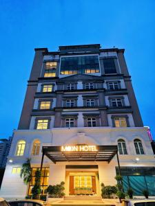 moon hotel