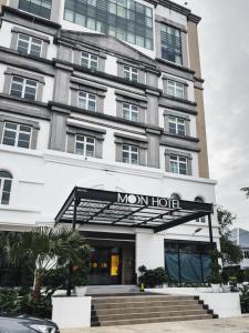 moon hotel