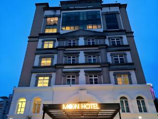 moon hotel