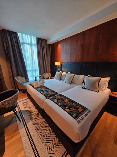 moon hotel