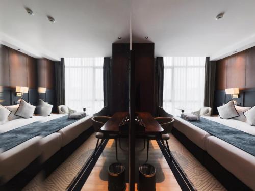 moon hotel
