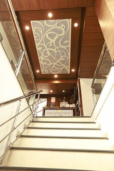 nova mayfield hotel at mall road