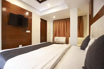 nova mayfield hotel at mall road